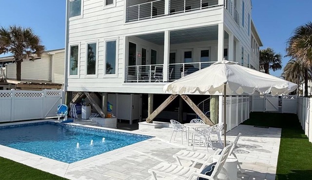 Large Luxury BEACHFRONT home on Vilano Beach with hot tub and pool!