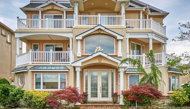 Large Luxury Beach Home-8 Bedrooms, 8 Full Baths, Pool, Elevator & Rooftop Deck!