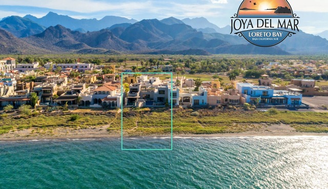 Large Luxury Beachfront Villa with Pool, Paddleboards, Golf Carts- Family Ready!