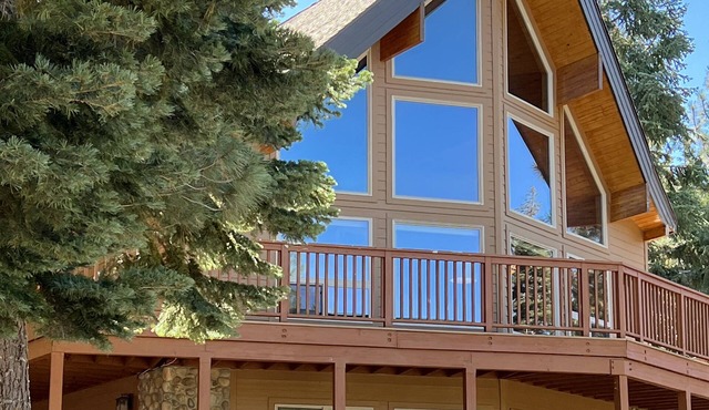Large Luxury Cedar Home in the Forest at Lake Davis near golf courses - 3NightM
