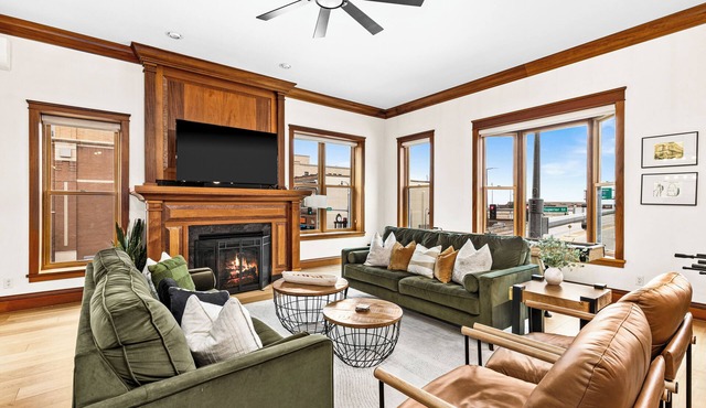 Large Luxury Condo, Fireplace, Lakeview, Canal Park, Game Area