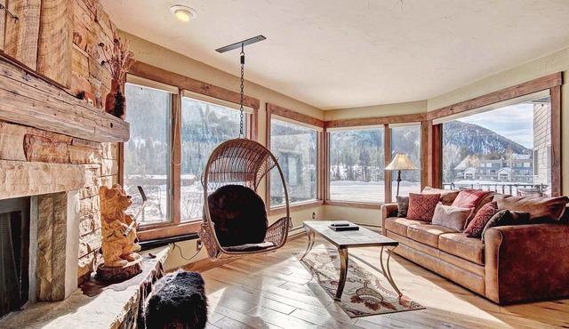 Large Luxury Condo/Located on Keystone Lake/Private Patio with Grill