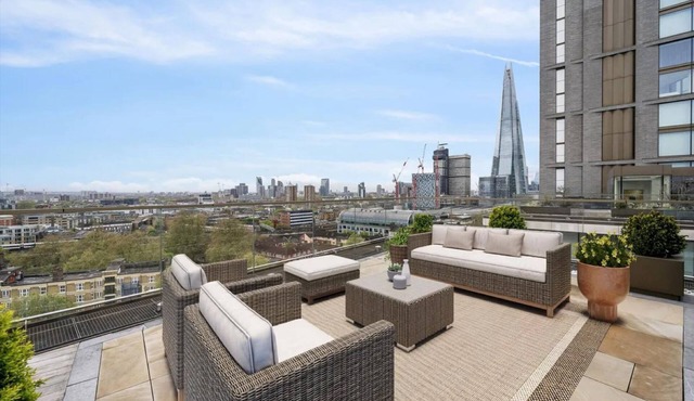 Large Luxury Duplex Penthouse Stunning Views with Private Jacuzzi on Rooftop