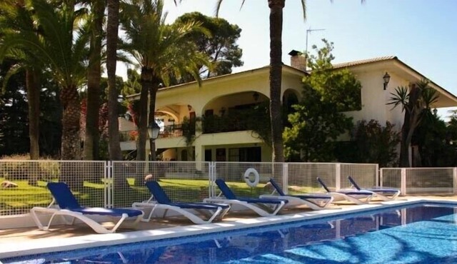 Large Luxury Family Home With Private Tennis Court And Swimming Pool