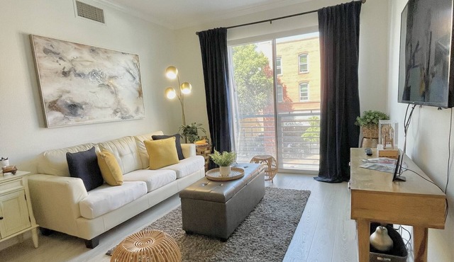 Large Luxury Gaslamp Condo: Pool, In-Unit Laundry & Parking