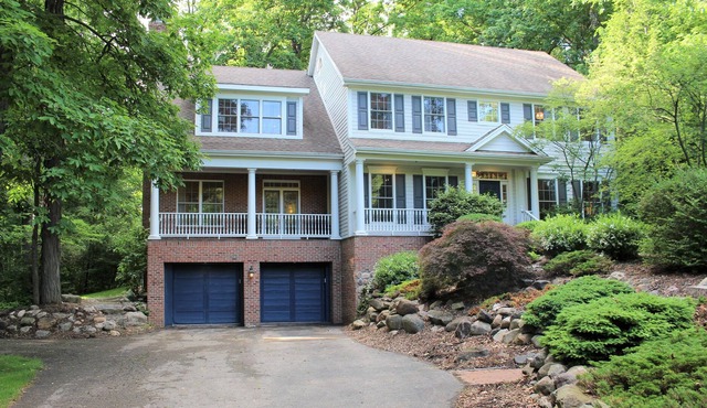 Large, Luxury Getaway in Charming Upscale Dixboro Neighborhood