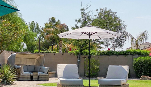 Large Luxury Gilbert single story home w/3 en suites