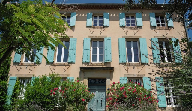 Large luxury group accommodation, 30 guests, 16 bedrooms, heated pool & hot tub