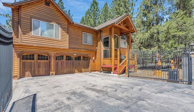 Large Luxury Home Convenient to 3 Ski Resorts! A/C for Summer!