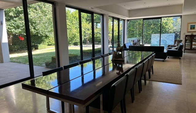 Large luxury home in great inner Melbourne location