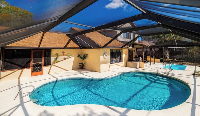 Large Luxury Home - Heated Pool - Hot Tub - Close to Beach -Disney