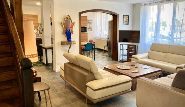 Large luxury house in the city center of Tarbes