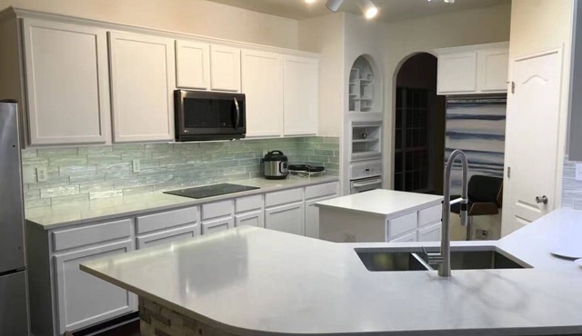 Large Luxury House w/Theater & Gym - early check-in & late checkout available