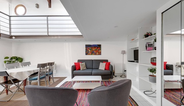 Large luxury Loft for 6 people by Weekome