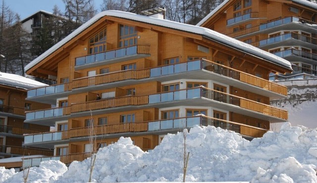 Large, luxury penthouse with pool very close to ski lift, village, childcare etc