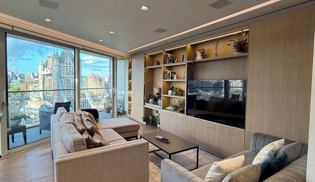 Large Luxury Penthouse with River Views of Tower Bridge and City Sleeps 8