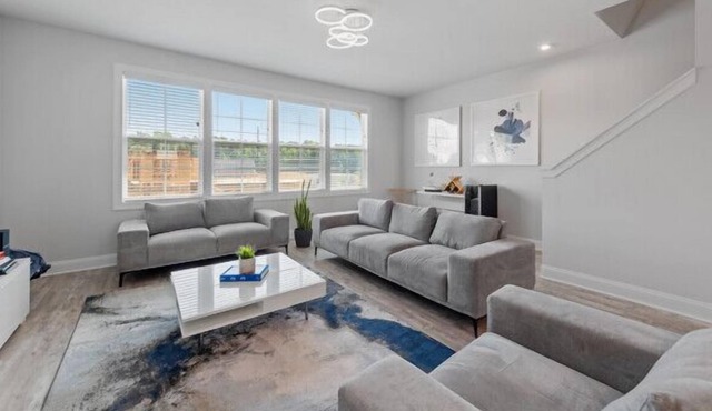 Large Luxury Townhouse close to Williamsburg & VA beach