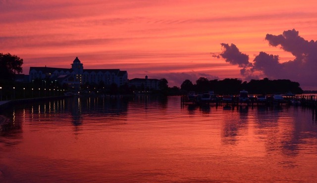 Large Luxury Townhouse with Elevator adjacent to the Chesapeake Hyatt