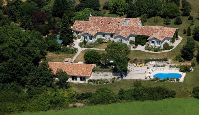 Large Luxury Villa with private heated Pool, Jacuzzi & Sauna for up to 25people