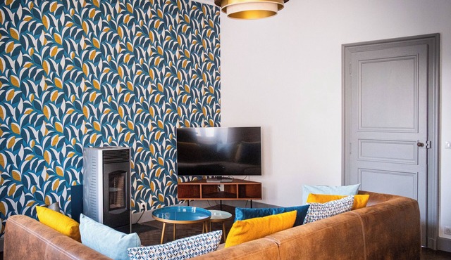 Large Maison Bourgeoise with garden in the heart of Surgères - sleeps 14.