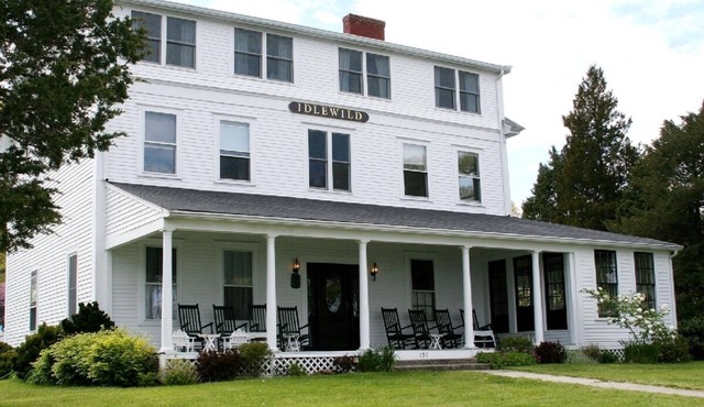 Large Manomet Beach home! Family, friends, and fun!