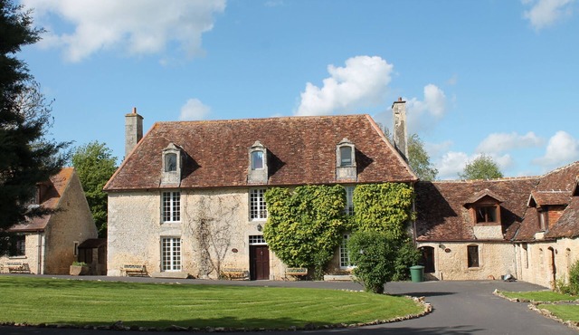 Large manor house for rent in Normandy, a stone's throw from Suisse Normande!