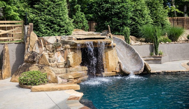 Large Manor with mountain views, pool, hot tub