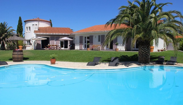 Large Mediterranean Villa swimming pool Air-conditioned rooms for 10 people 4*.