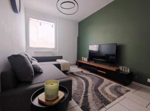 Large modern 2 bedrooms, bright & cozy hypercentre