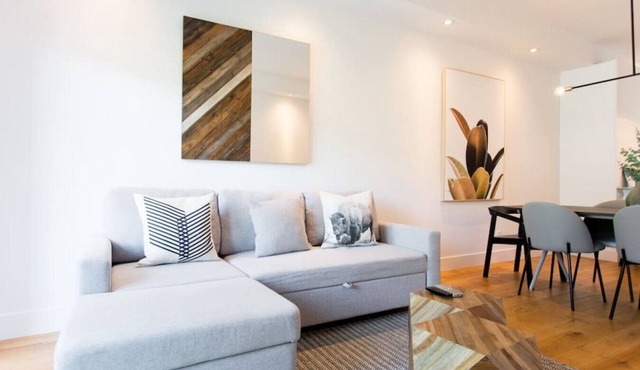 Large modern 2 bedroom condo in Little Italy plus garage