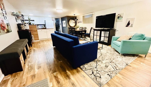 Large Modern 2 Bedroom near Ocean, Airport, and Seattle with private garage