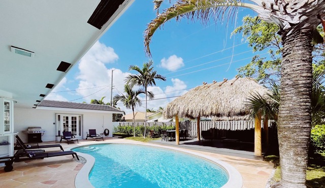 Large & Modern 4 BR home w/pool in Fort Lauderdale