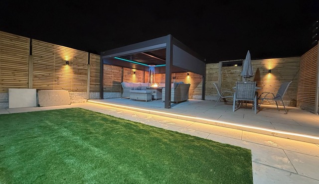 Large Modern 5 Bed Town House Within Birmingham City Centre