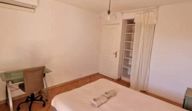 Large, modern, air-conditioned T4