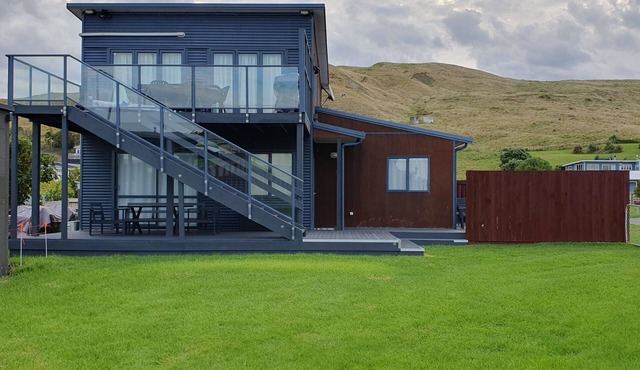 Large Modern Family Home - 1 min from the Beach - Excellent Amenities