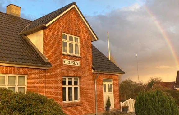 Large modern family room - “Arnely”