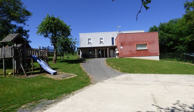 Large modern gîte with all comforts, integrated indoor swimming pool and wellness area