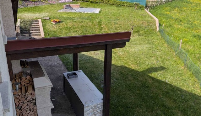 Large modern house at the foot of the mountains with swimming pool and 2 Siberian cats