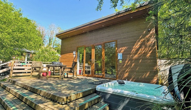 Large modern studio lodge with one double.