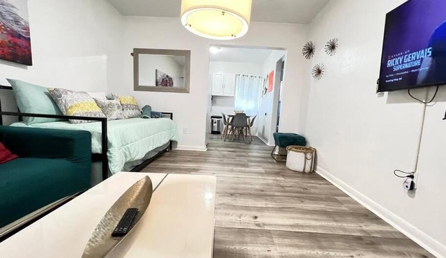 Large Modern Suite Near Beach, WYNWD Garden style