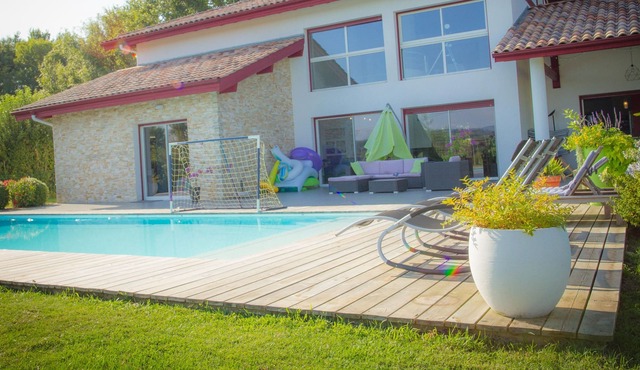 Large Modern Villa near Biarritz - 12 people - Seasonal rental.