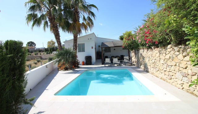 Large Modern Villa, Private Pool and Gardens