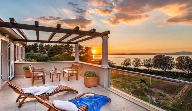 Large Modern Villa, Private Heated Infinity Pool, Amazing Sea Views, just 10 meters from the Beach!