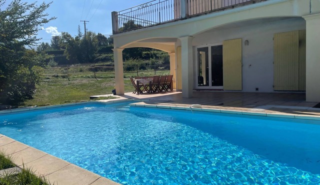 Large Modern Villa with Private Swimming Pool & Panoramic Mountain Views, WIFI