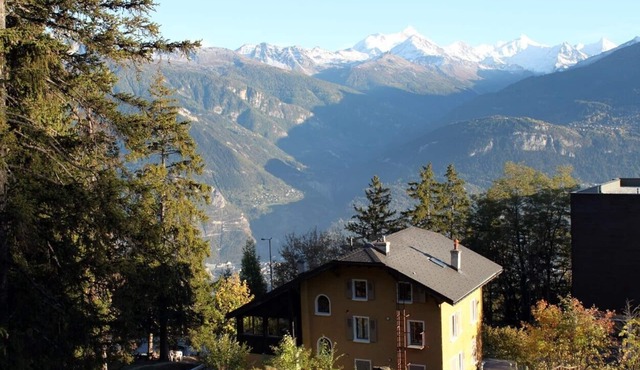 Large mountain chalet with sauna near the ski lifts of Crans-Montana
