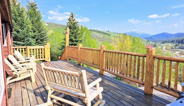 Large mountain home, incredible views, hot tub, game room, minutes from Jackson!