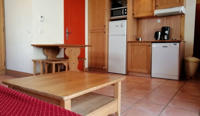 Large mountain-style studio for 4 with balcony in Pra Loup