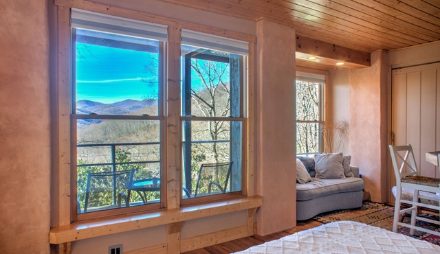 Large Mountain Views Hiking 25Mins to DT A-Ville Nature Emersion Deck