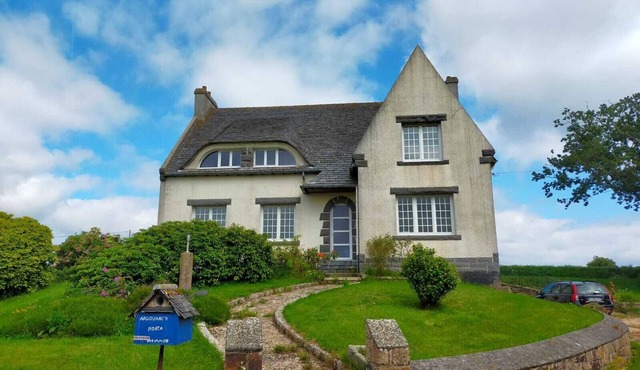 Large neo-Breton house to discover