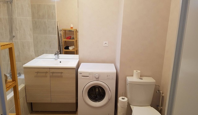 Large new apartment near Strasbourg center and European Parliament with PARKING